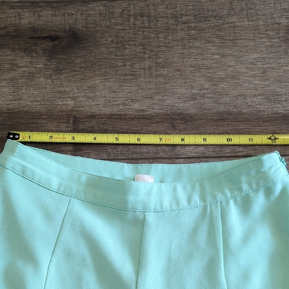 Mint Green Scalloped Hem Women's Shorts - Picture 2 of 7